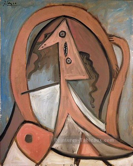 Femme assise1 1923 Cubisme Peintures à l'huile